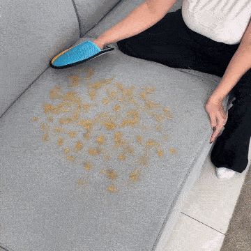 Uporaba rokavice Uproot Clean Glove na oblazinjenem pohištvu